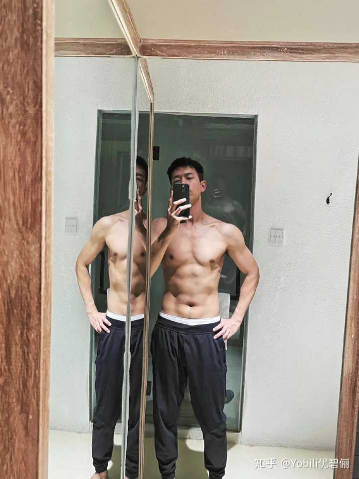 70后的健身男明星_健身明星男后卫图片_健身男神明星